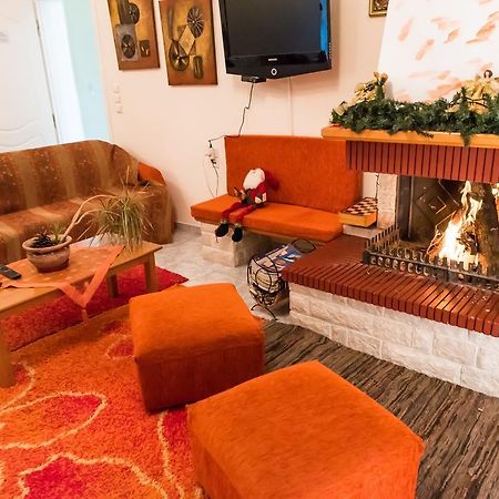 Artemis Hotel Karpenisi Buitenkant foto
