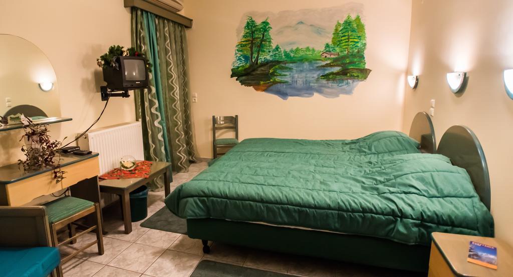 Artemis Hotel Karpenisi Buitenkant foto