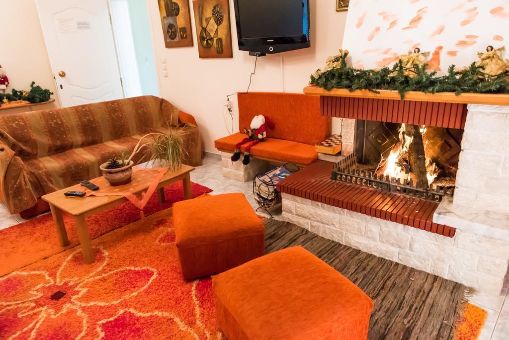 Artemis Hotel Karpenisi Buitenkant foto